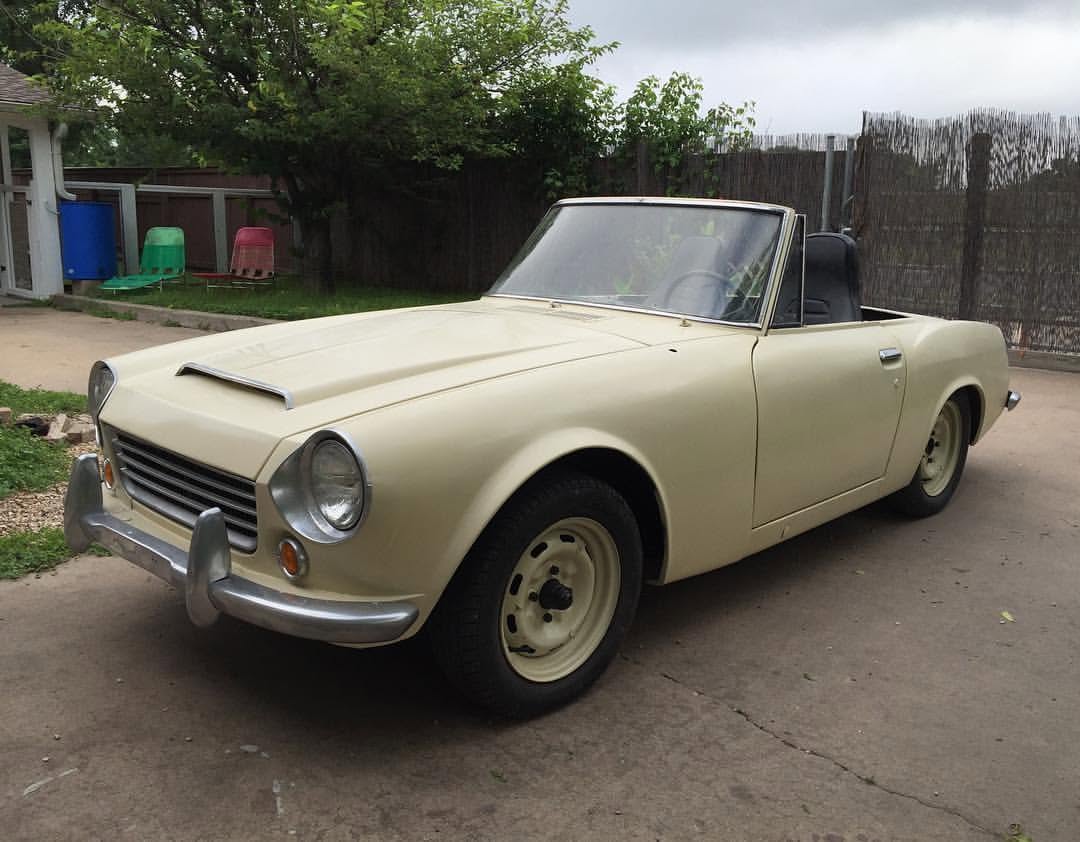 Cream Datsun 1600 Roadster